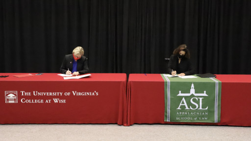 Chancellor Henry and ASL Leadership Sign a 3-plus-3 agreement.